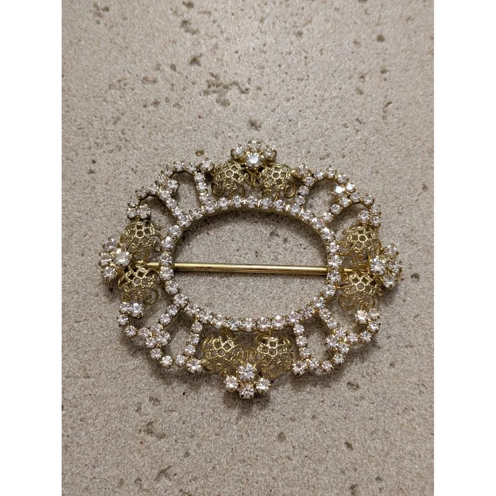 Vintage Ornate Rhinestone Scarf Clip In Gold Tone Queens Crown Shape Romantic